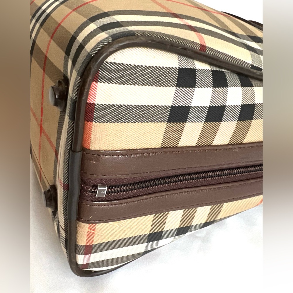 Burberrys’ Vintage Nova Check Boston Bag - Picture 4 of 15